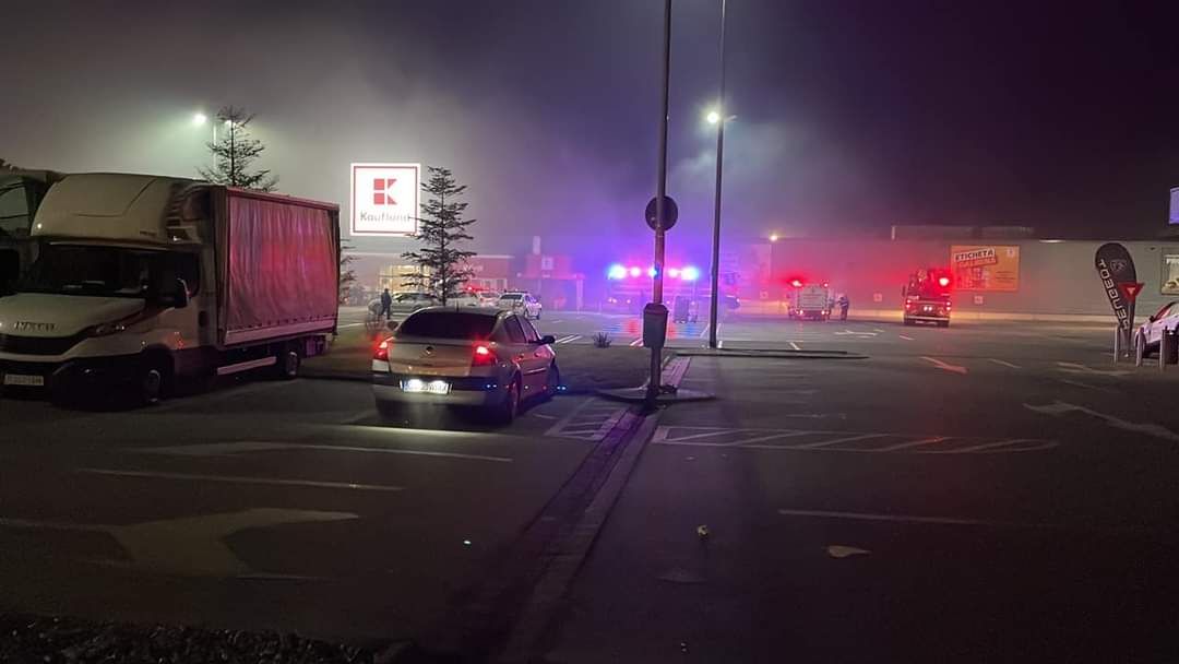 Kaufland Steaua Cuprins De Un Incendiu Noaptea Trecut Foto Video